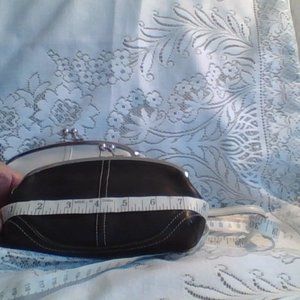 Coach clutch with clasp